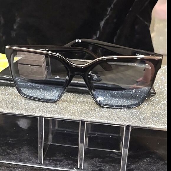 Quay Australia Level Up Sunglasses- Black/Silver Turquoise Flash - Picture 12 of 12